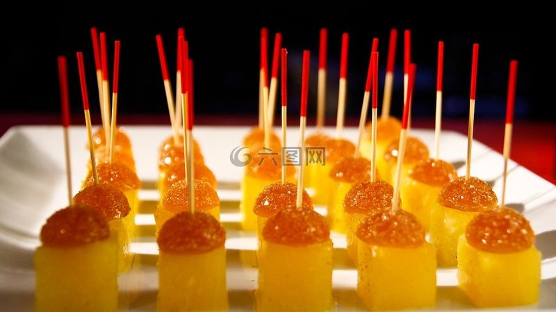 以下是一些具有较高知名度和良好市场前景的食品招商品牌推荐：